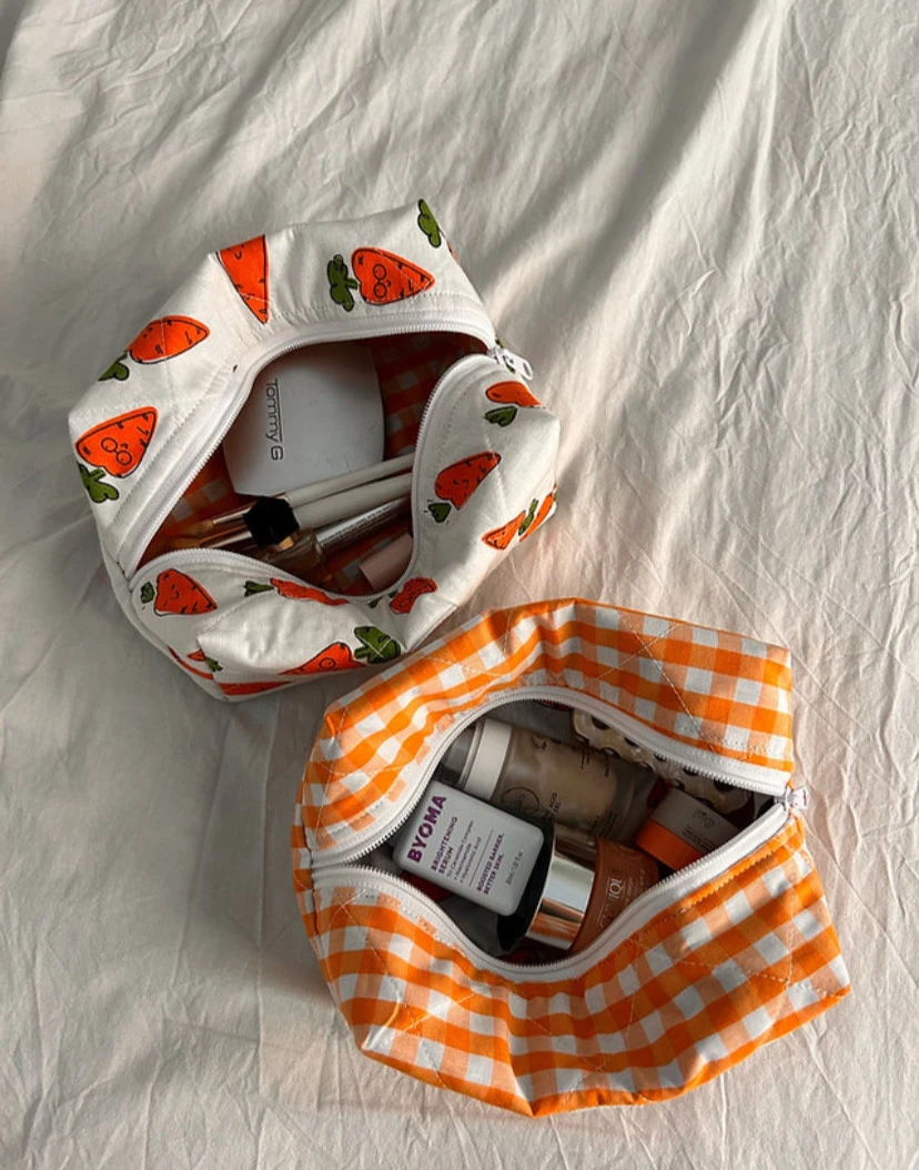 CRINOLINO Carrot Make-Up Bag