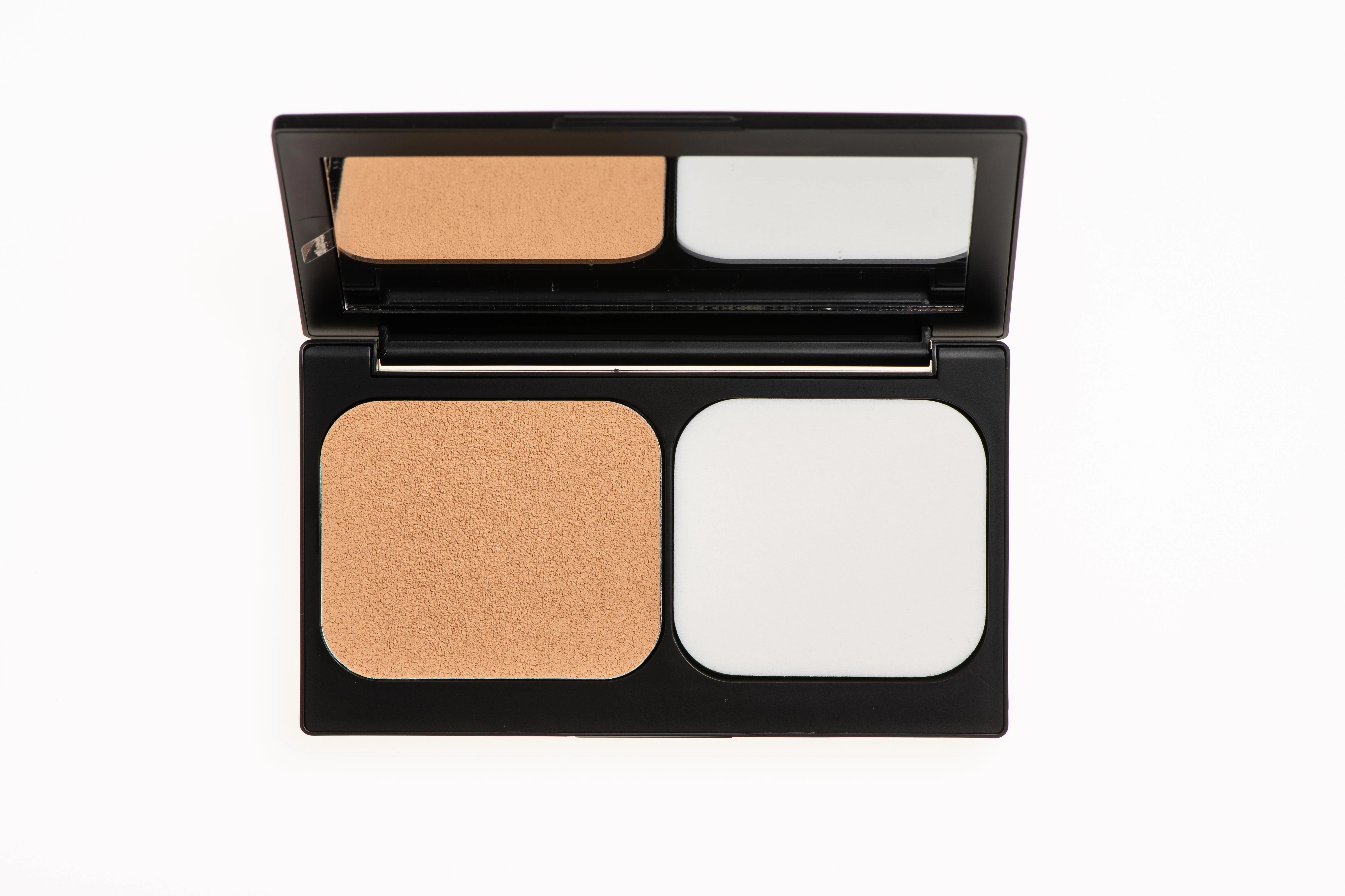 KORRES Activated Charcoal Corrective Compact Foundation Accf2 Spf20 9.5g